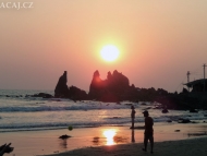 Západ slunce u moře. Arambol, Goa, Indie