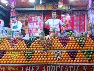 Ovocné džusy na náměstí Jemaa el-Fnaa, Marakéš, Maroko