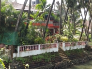 Red-House-accomodation
