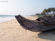 Loď na pláři. Varkala, Kerala, indie