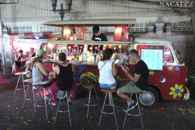 Bangkok, Thajsko. Pouliční mobilní bar