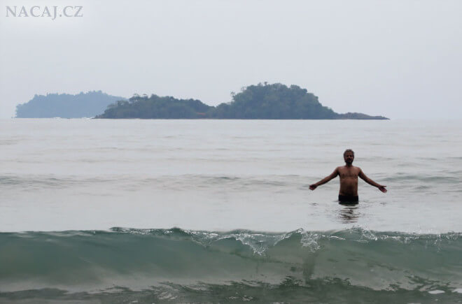 Pláž po dešti. Klong Prao, Koh Chang, Thajsko